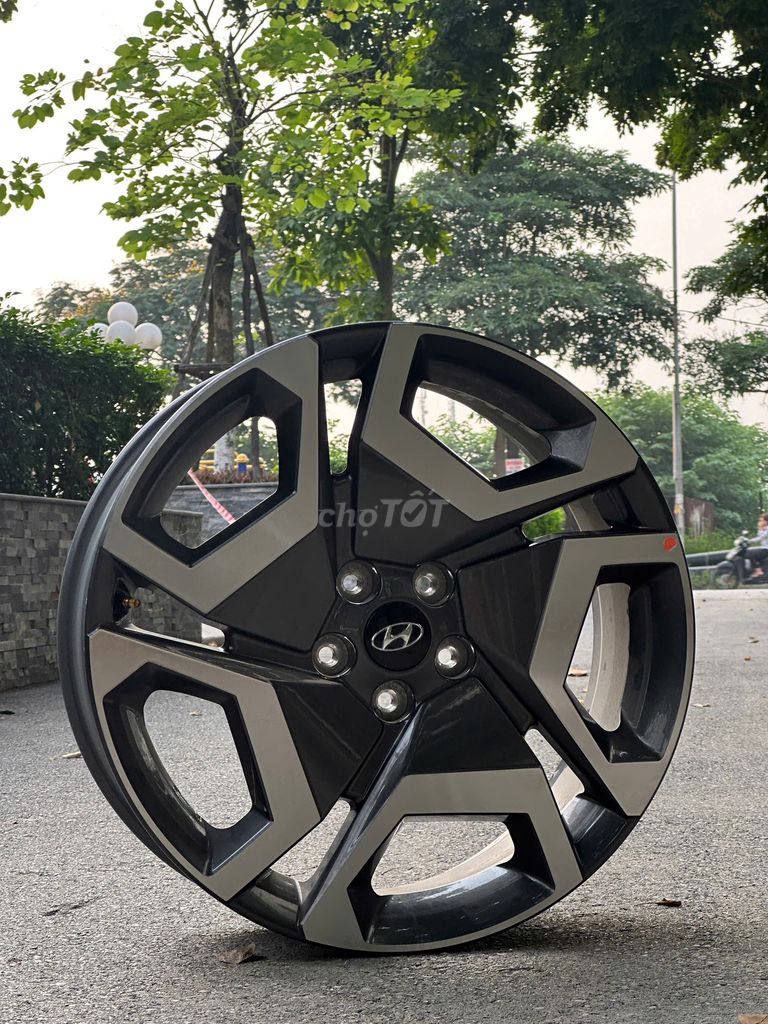 Lazang dòng xe Hyundai,Kia 20 inch nguyên seal. Mua bán Phụ tùng xe tại Huyện Đông Anh Hà Nội được đăng bởi Sơn Nam hình 1