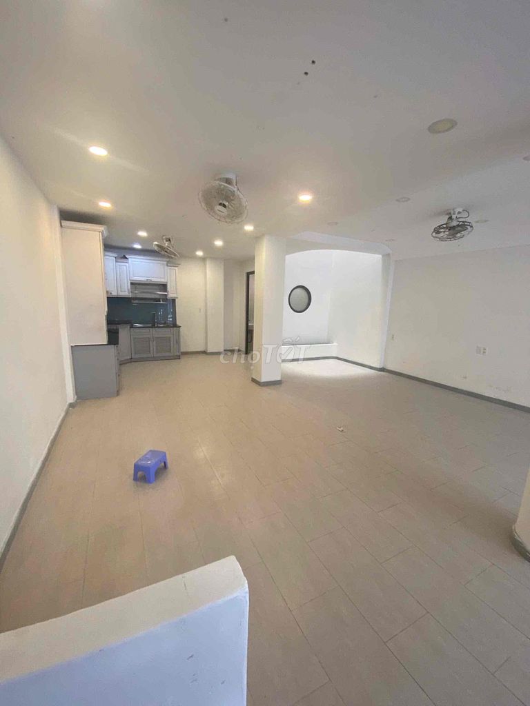 Аренда · 4 комн. · 72 м² · Quận Tân Bình, ул. Đường Lạc Long Quân