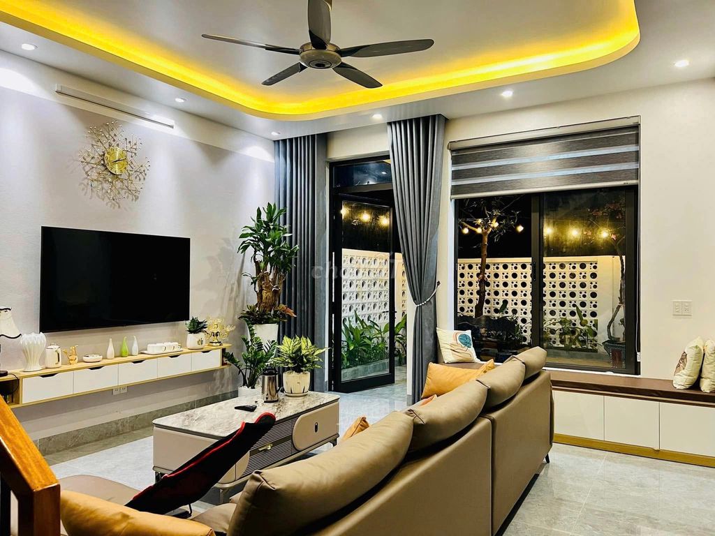 Bán nhà 8x20m 1 lầu ngay MT Trần Đại Nghĩa giá 1.2 tỉ, SHR