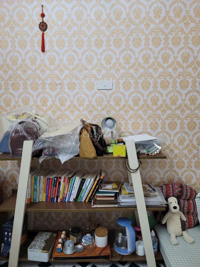 Kệ sách hình thang gỗ 3 tầng. Mua bán Tủ, kệ gia đình tại Quận Ba Đình Hà Nội được đăng bởi Ngân Trà hình 1