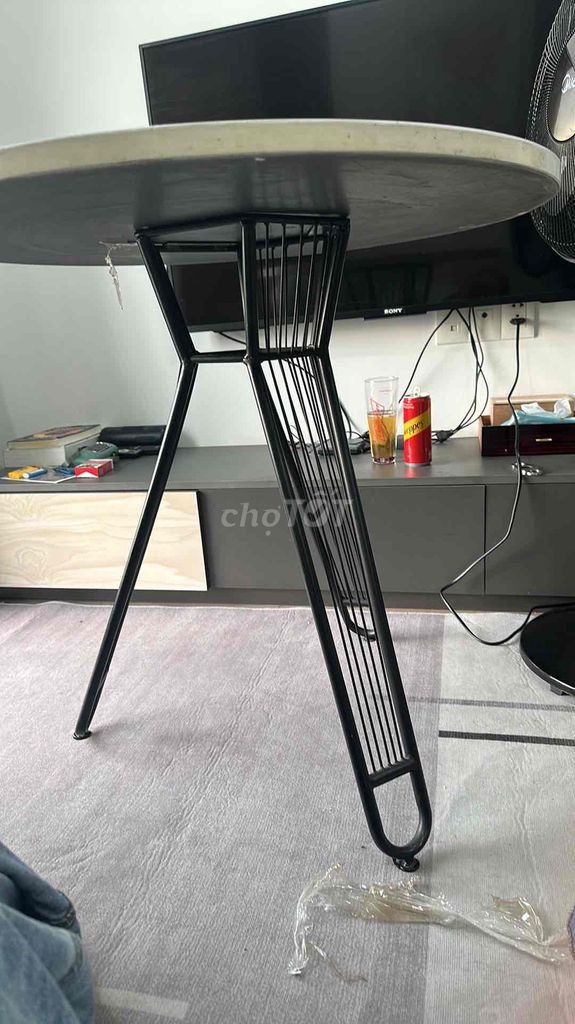 Bàn mặt đá chân kim loại 70cm. Mua bán Bàn ghế tại Thành phố Thủ Đức Tp Hồ Chí Minh được đăng bởi Lương Đặng Trâm Anh hình 1