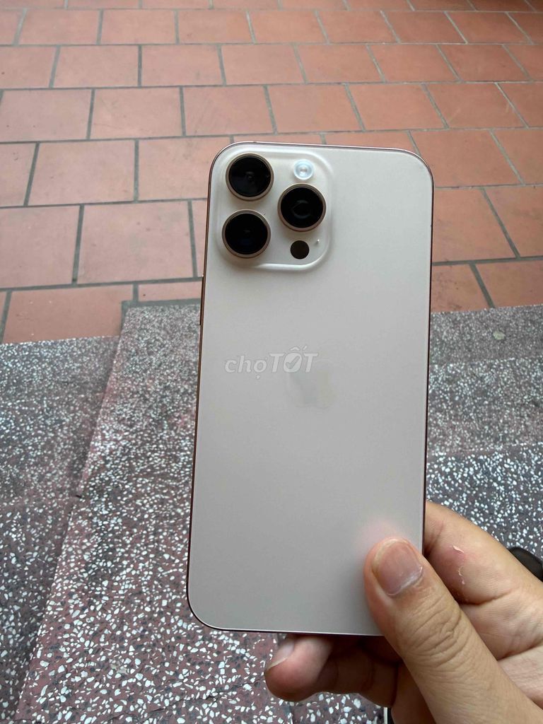 iPhone 16 Pro Max 256GB Titan sa mạc. Mua bán Điện thoại tại Huyện Quốc Oai Hà Nội được đăng bởi Linh hình 1