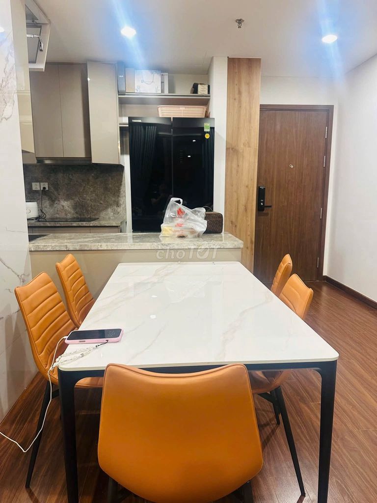 Квартира с 3 спальнями и мебелью в Vinhomes Ocean Park