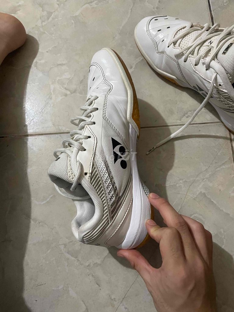 Giày thể thao Yonex Trắng size 40. Mua bán Giày dép tại Quận Thanh Xuân Hà Nội được đăng bởi Dũng phạm tấn hình 1