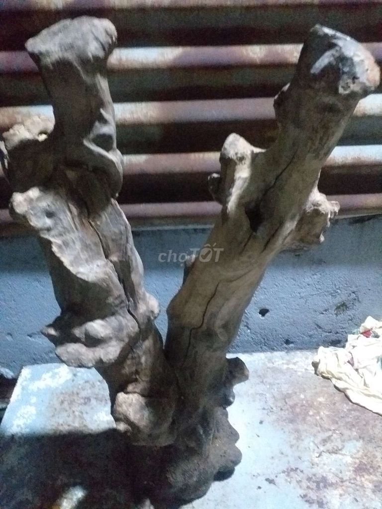 Cần để lại khúc gỗ như hình . Giá 100k