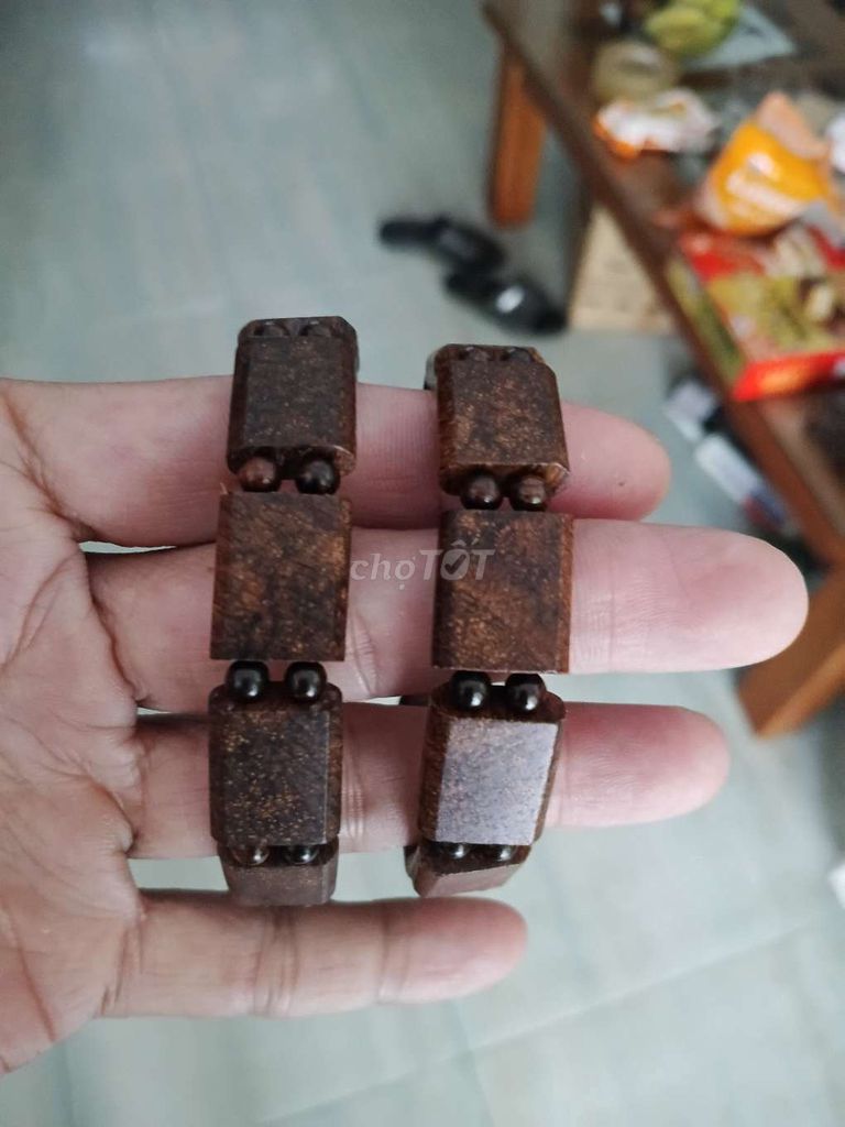 Vòng trầm hương 12 li Nâu. Mua bán Phụ kiện thời trang khác tại Quận Liên Chiểu Đà Nẵng được đăng bởi Cu hình 1