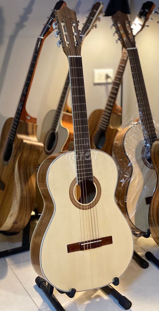 Đàn guitar Gỗ Nâu, Trắng cho người mới bắt đầu. Mua bán Nhạc cụ tại Quận Hà Đông Hà Nội được đăng bởi truong le hình 1