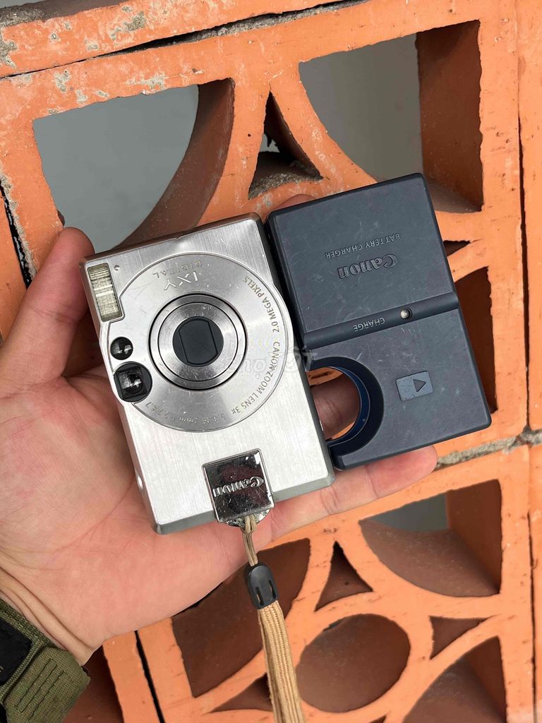 Máy ảnh Canon IXY 300 Bạc Hoàn hảo. Mua bán Máy ảnh, Máy quay tại Quận 6 Tp Hồ Chí Minh được đăng bởi Nguyễn Dũng hình 1