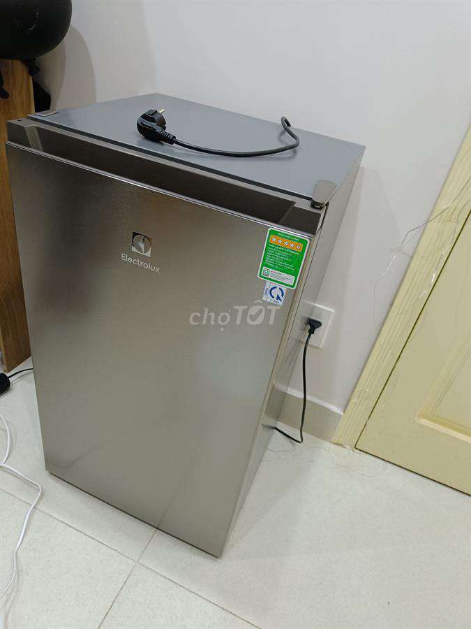 Tủ lạnh Electrolux EUM0930AD-VN 94L. Mua bán Tủ lạnh tại Huyện Gia Lâm Hà Nội được đăng bởi Huỳnh Tấn Phong hình 1