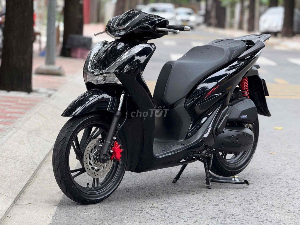 SH 160i ABS 2023 ĐEN BÓNG 9 CHỦ. Mua bán Xe máy tại Thành phố Thủ Đức Tp Hồ Chí Minh được đăng bởi Vũ Vũ hình 2