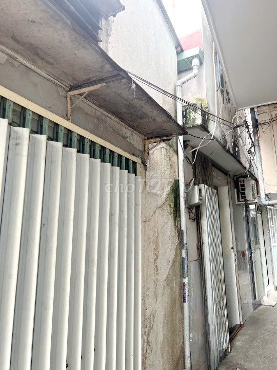Двухэтажный дом в переулке у улицы Лекуен, р. 8, кв. 5