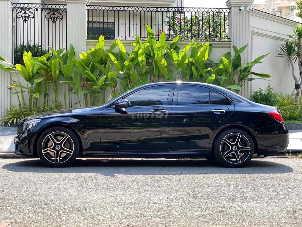 Mercedes-Benz C300 AMG 2019 Model 2020 Đen. Mua bán Ô tô tại Quận 7 Tp Hồ Chí Minh được đăng bởi Hoàng Anh Tuấn hình 2