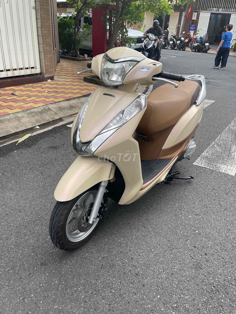 Оригинальное кремовое золото Honda Lead 125 2014