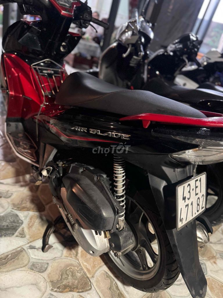 Honda Air Blade Đỏ đen. Mua bán Xe máy tại Quận Liên Chiểu Đà Nẵng được đăng bởi ALO TÂM GHE hình 4