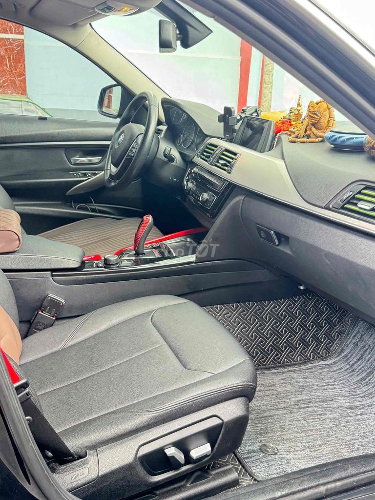 BMW 320i model 2016 màu đen siêu hời. Mua bán Ô tô tại Quận Cầu Giấy Hà Nội được đăng bởi Cao Quý hình 15