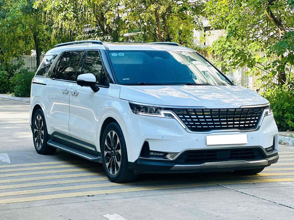 Kia Carnival Signature 2.2D 2023 года выпуска