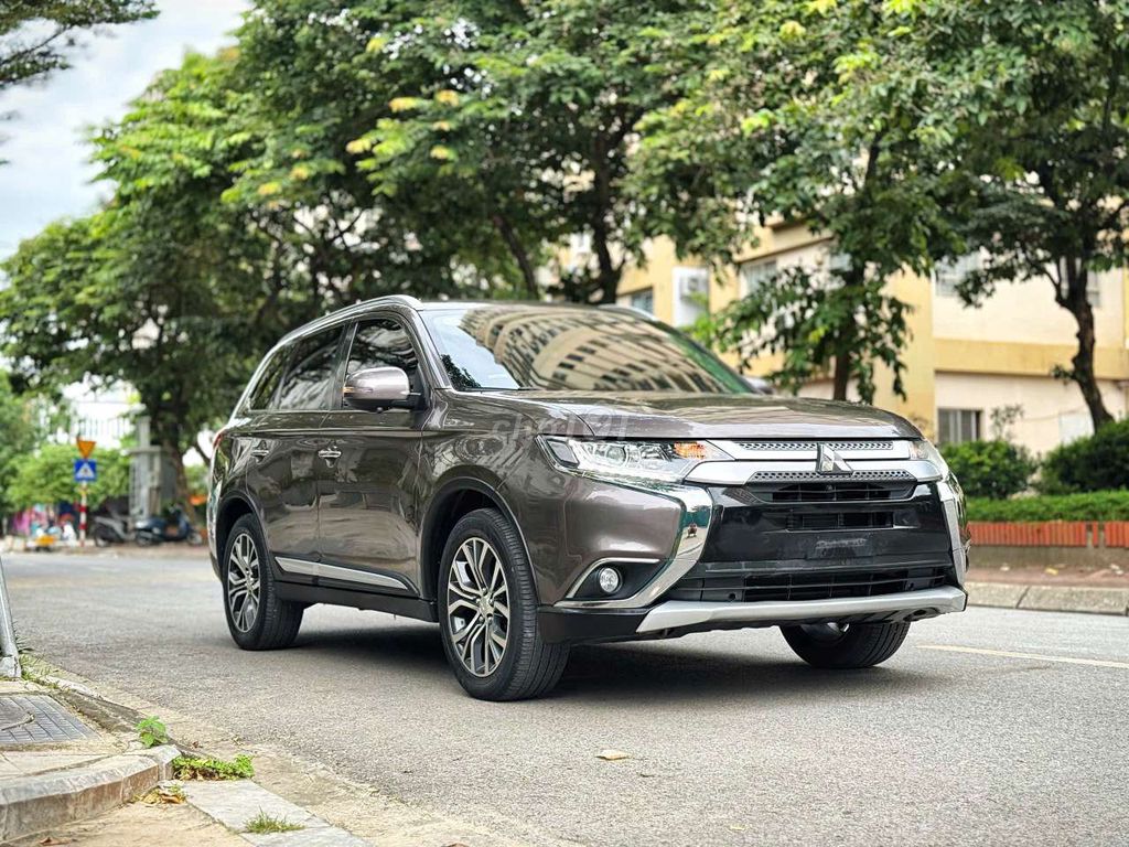 Mitsubishi Outlander CVT 2018, 7 мест, пробег 90 тыс. км