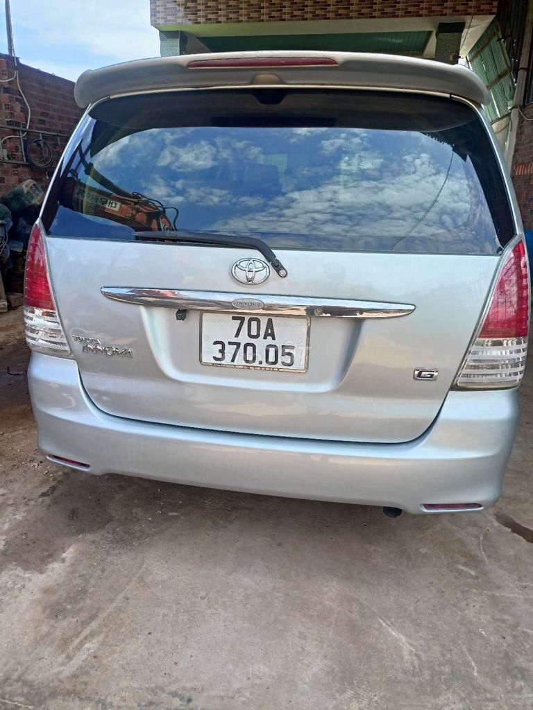 Toyota Innova 2007 J - 134229 km