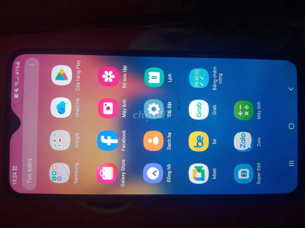 Samsung Galaxy A10 Đỏ màn hình nứt. Mua bán Điện thoại tại Thành phố Biên Hòa Đồng Nai được đăng bởi Dung hình 1