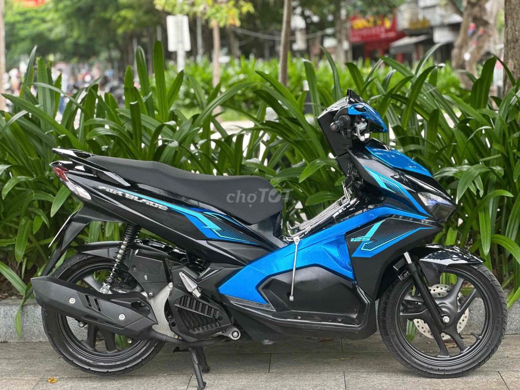 Светодиодный светильник AirBlade 125, спортивный, 2019, зеленый, черный, 16 000 км