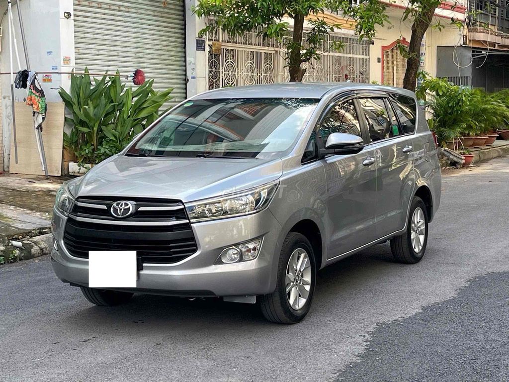 Toyota Innova 2019 Механика Серебристый 90000 км