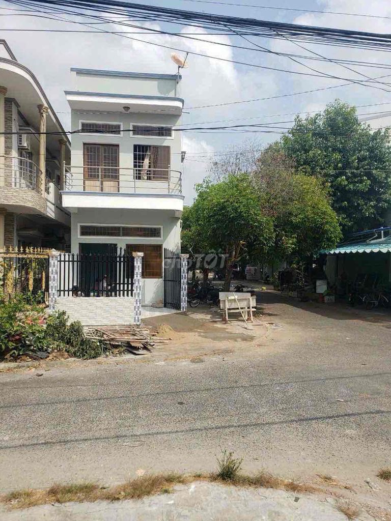Nhà góc 2 mặt tiền đường nhựa ô tô, Hẻm Nguyễn Chí Thanh, Phường 5