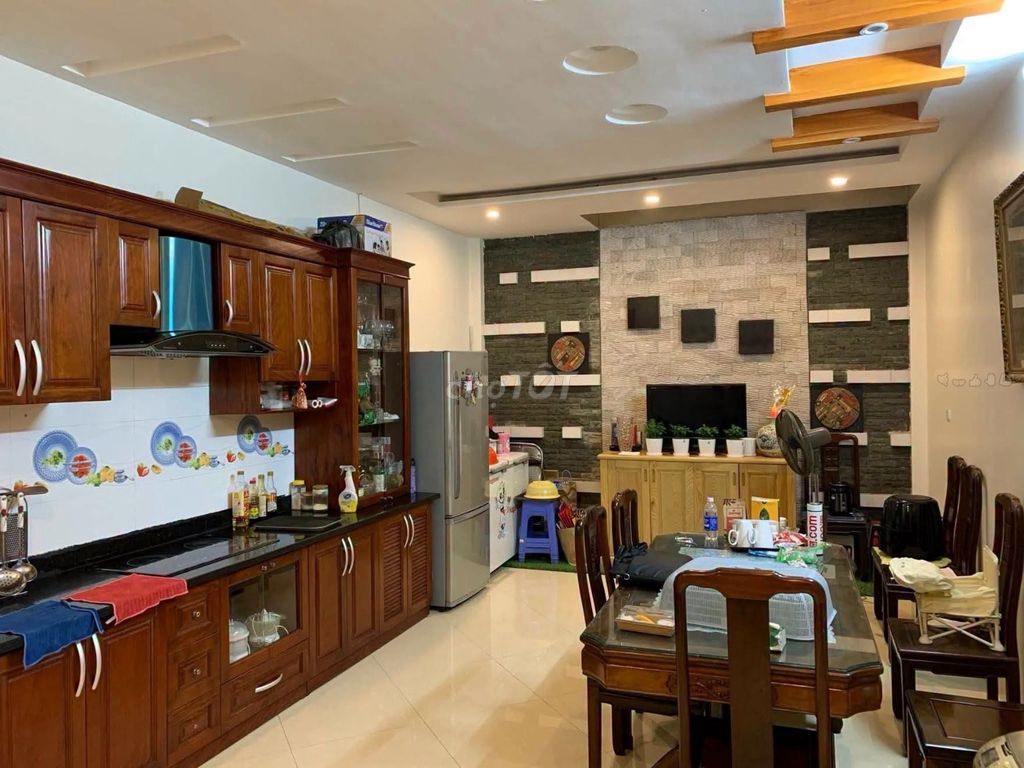 Bán nhà lô góc 5 tầng Trần Quốc Hoàn, kinh doanh, ô tô