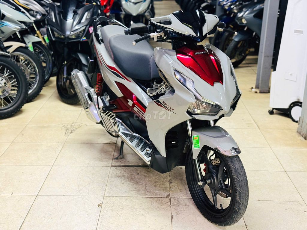 ПРОЦВЕТАЮЩИЙ МОТОЦИКЛ-HONDA AIR BLADE 125 СЕРЫЙ КРАСНЫЙ СПОРТ