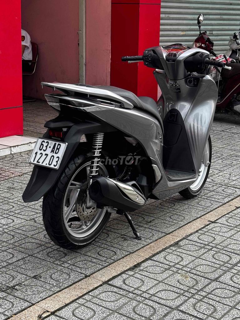 Honda SH 125i 2025 Титановый серый супер пробег