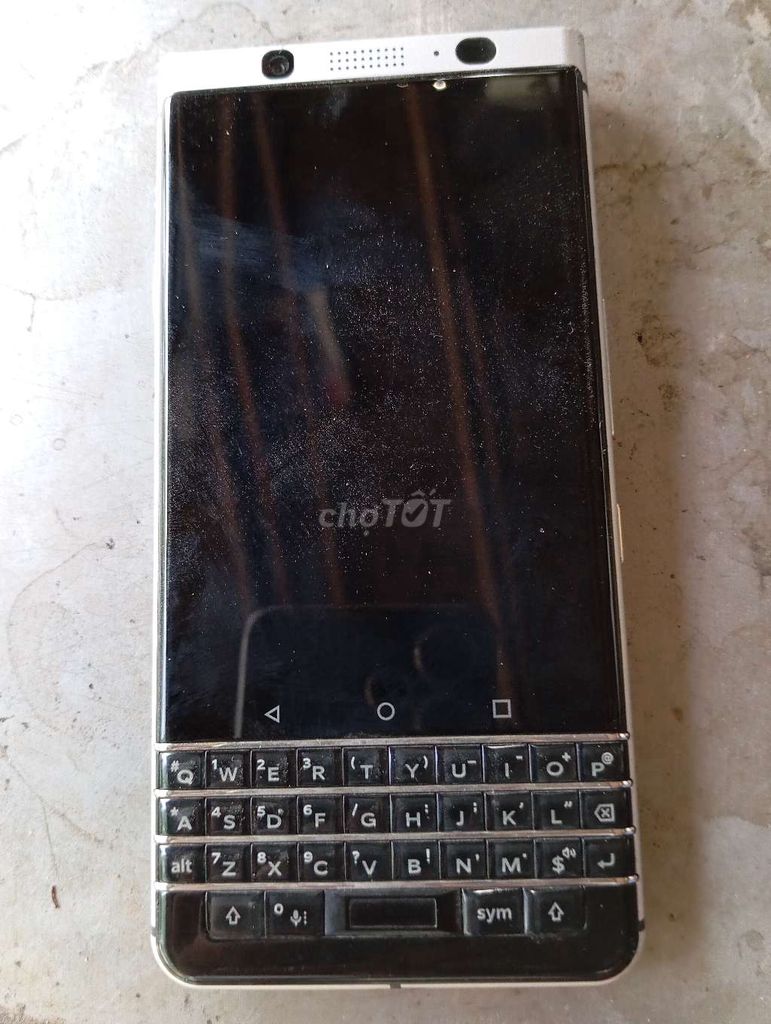 Bán cây điện thoại blackberry như hình không pin