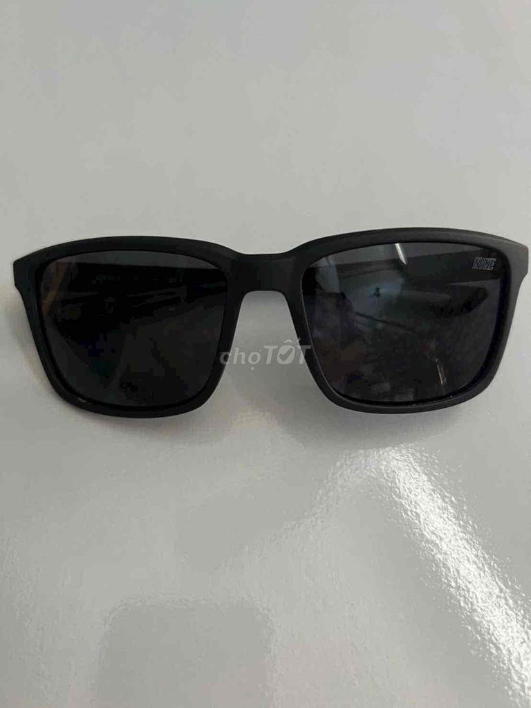 Kính thể thao Nike Đen. Mua bán Phụ kiện thời trang khác tại Thành phố Thuận An Bình Dương được đăng bởi Vy Vy hình 1