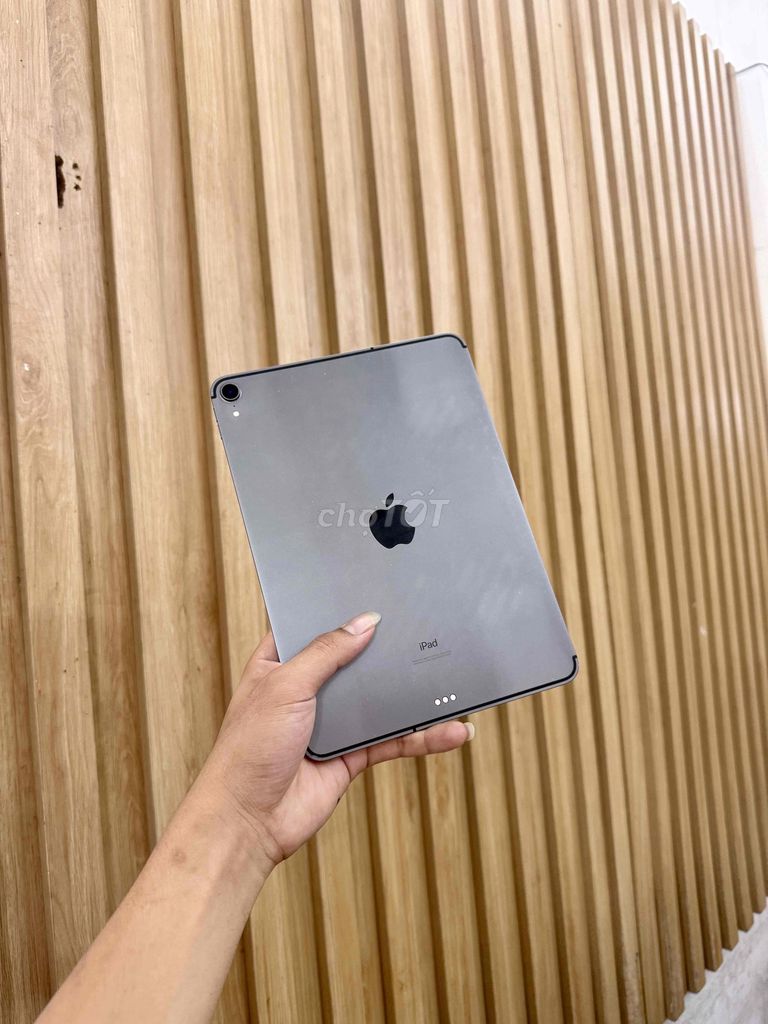 Apple iPad Pro 2018 256GB Xám Đã sử dụng. Mua bán Máy tính bảng tại Quận Đống Đa Hà Nội được đăng bởi  Đức Mobile hình 1