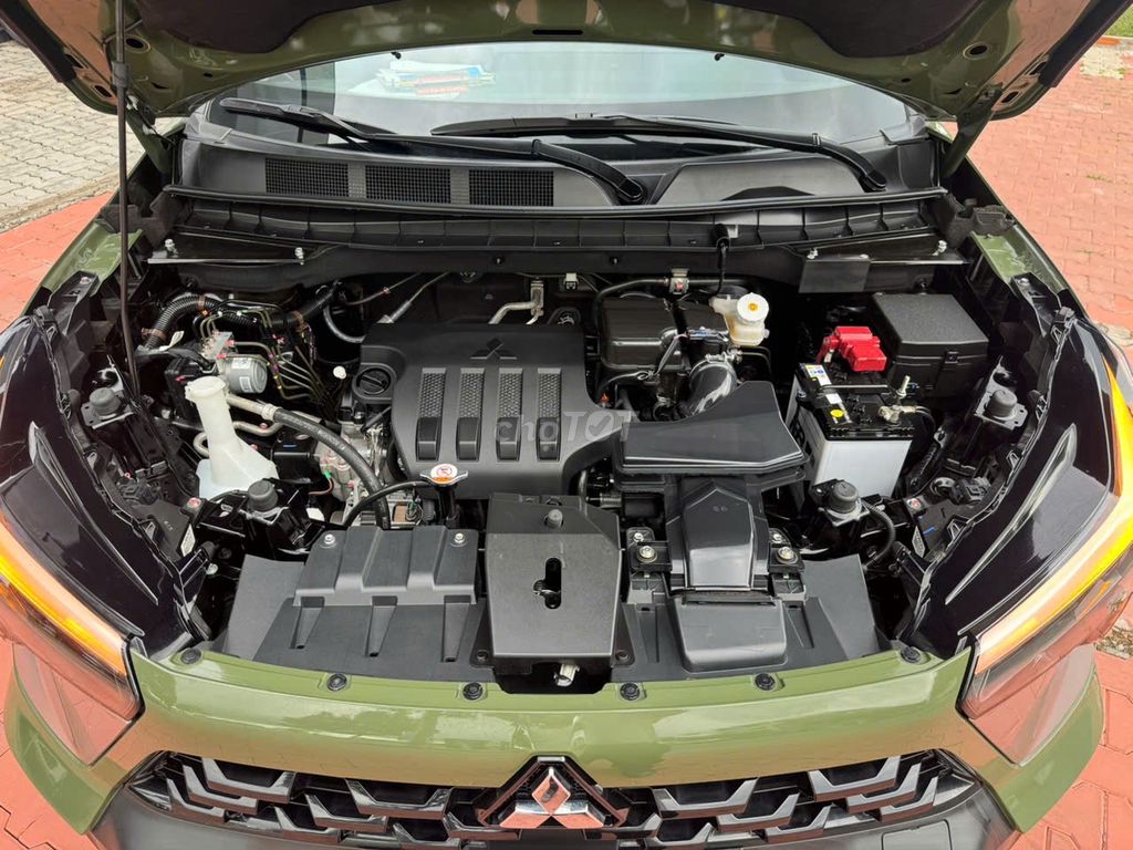 Mitsubishi Xforce SUV Зеленый мох