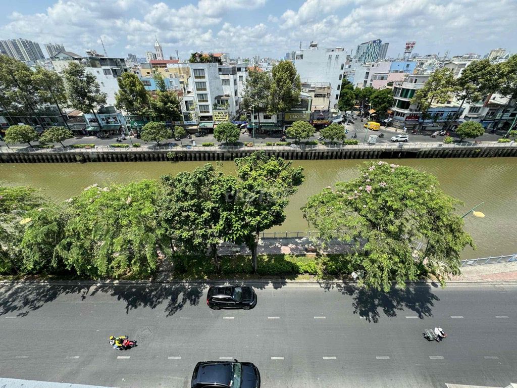 🏡Studio Q3 View Bờ Kè, Ban Công, Thang Máy, 30m2 Full Nội Thất