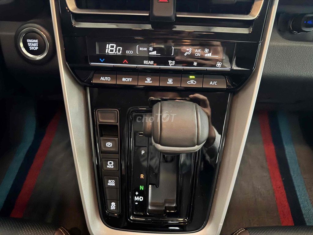 Toyota Innova Cross 2.0 2025 Xe hãng bán. Mua bán Ô tô tại Quận Tân Phú Tp Hồ Chí Minh được đăng bởi TRƯƠNG THANH TUYỀN hình 8