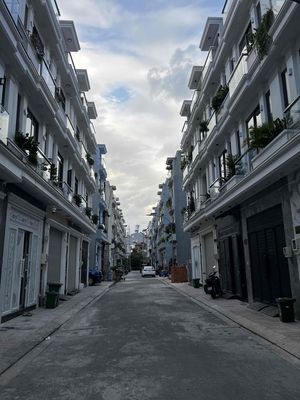 Giá 11 tỷ 800 triệu  Bán căn nhà đang cho thuê  Thu nhập 25 triệu 1 th