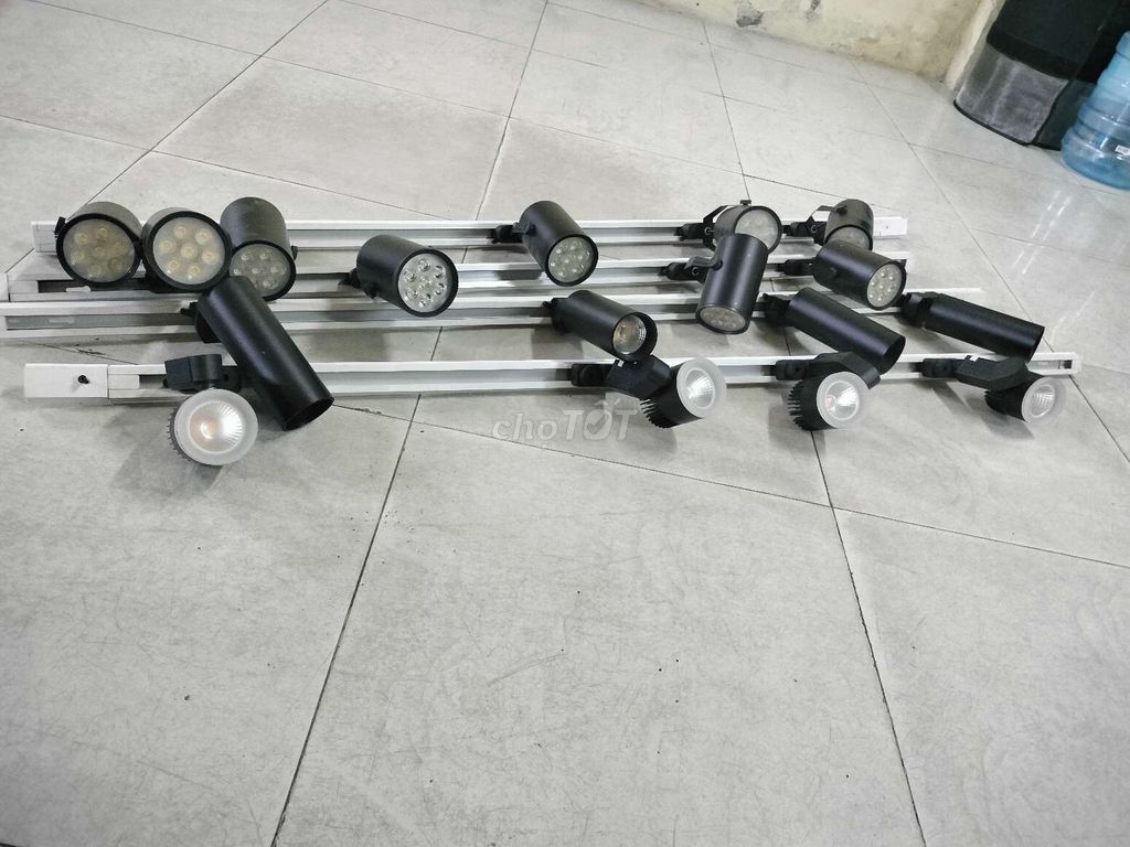 Đèn rọi ray LED Kim loại. Mua bán Đèn tại Quận 12 Tp Hồ Chí Minh được đăng bởi Táo Đỏ hình 1
