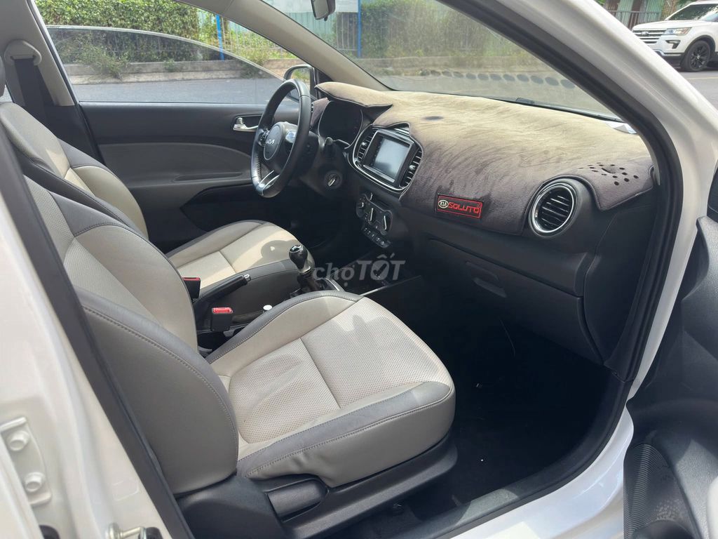 Kia Soluto MT Deluxe 2022 màu trắng