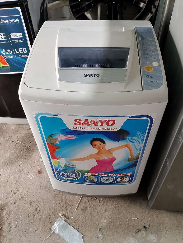 Thanh lý máy giặt 7kg. Sanyo