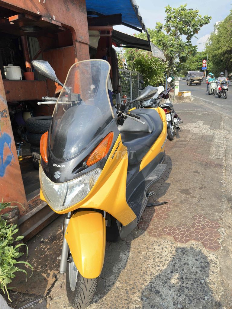 Скутер Suzuki Burgman желтый