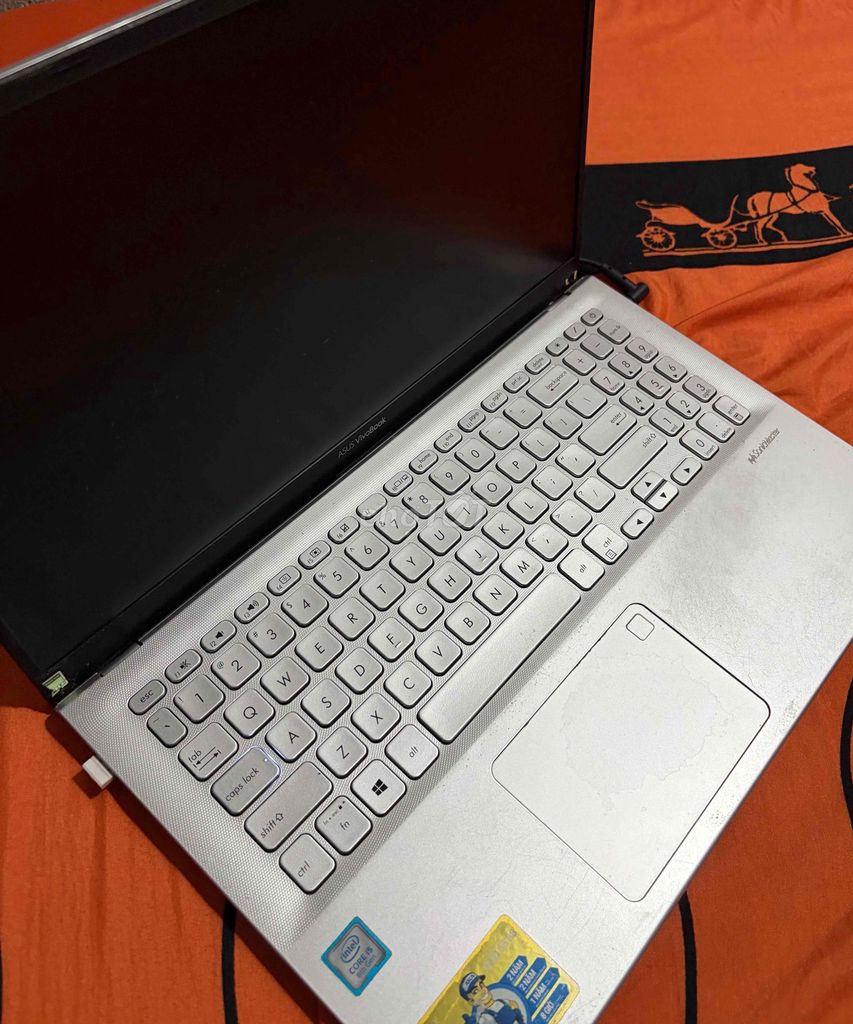 ASUS VivoBook A512 i5 Gen 8 8GB SSD Bạc. Mua bán Laptop tại Thành phố Thủ Dầu Một Bình Dương được đăng bởi Nguyễn Thị Thanh Tú hình 1