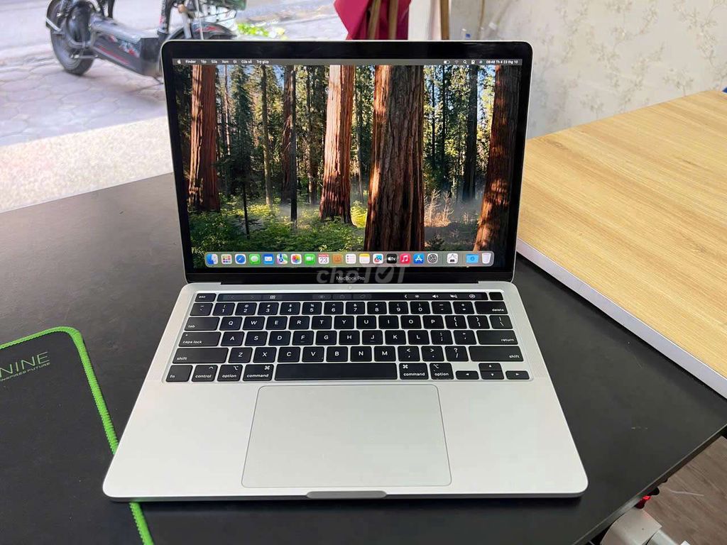 Macbook pro 2020 i5/8/256/2K