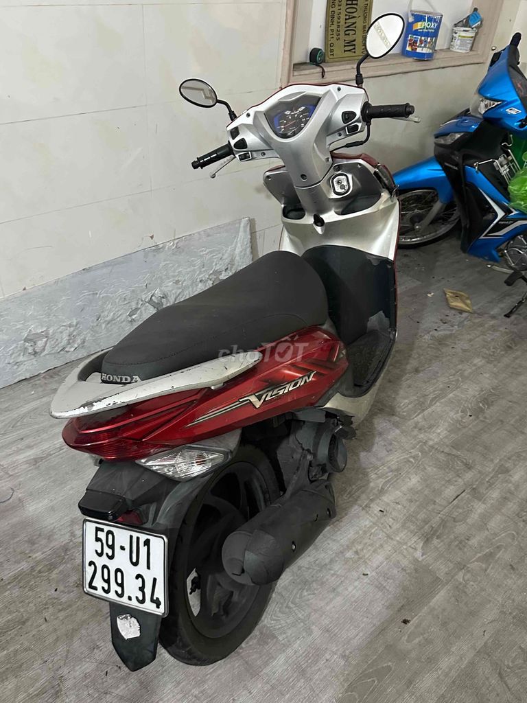 Мопед Honda Vision 2011 г., красный