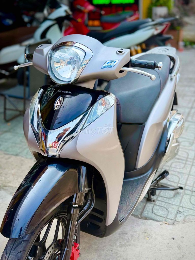 Специальная серая модель Honda SH 2018
