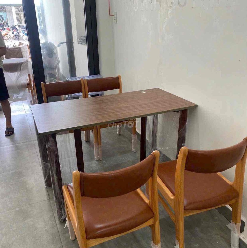 Bộ bàn ghế Gỗ Da Nâu 1 bàn 4 ghế. Mua bán Bàn ghế tại Thành phố Sóc Trăng Sóc Trăng được đăng bởi Mã Quế Thanh hình 1