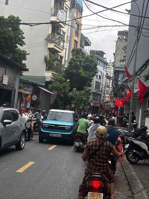 Nhà phố 28 m² · 2 PN · Phố Chùa Quỳnh