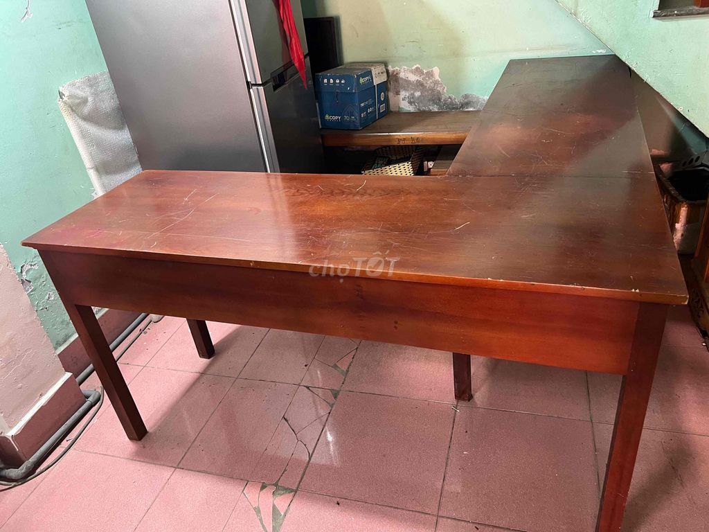 Thanh lý bàn  làm việc gỗ tự nhiên chữ L. Mua bán Bàn ghế tại Quận 12 Tp Hồ Chí Minh được đăng bởi Hoàng Nguyễn  hình 1
