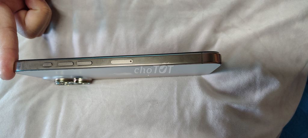 Apple iPhone 16 Pro Max 256GB Vàng Việt Nam. Mua bán Điện thoại tại Huyện Than Uyên Lai Châu được đăng bởi DAILY NEWS hình 1