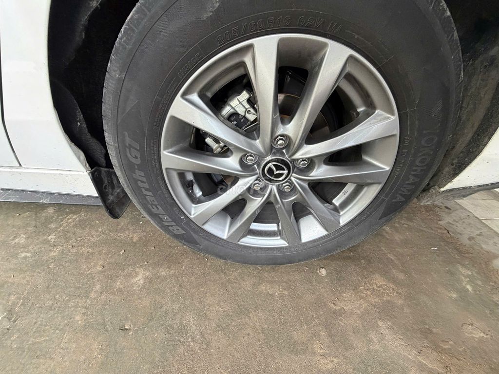 Mazda Mazda3 2024 седан белый 45000 км