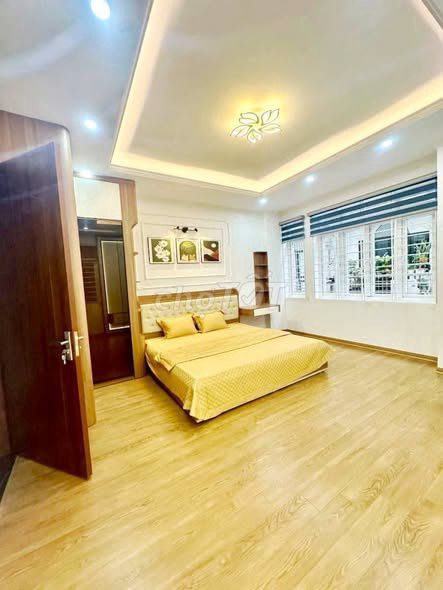 Bán nhà Hoàng Quốc Việt, 43m², 4 tầng, full nội thất